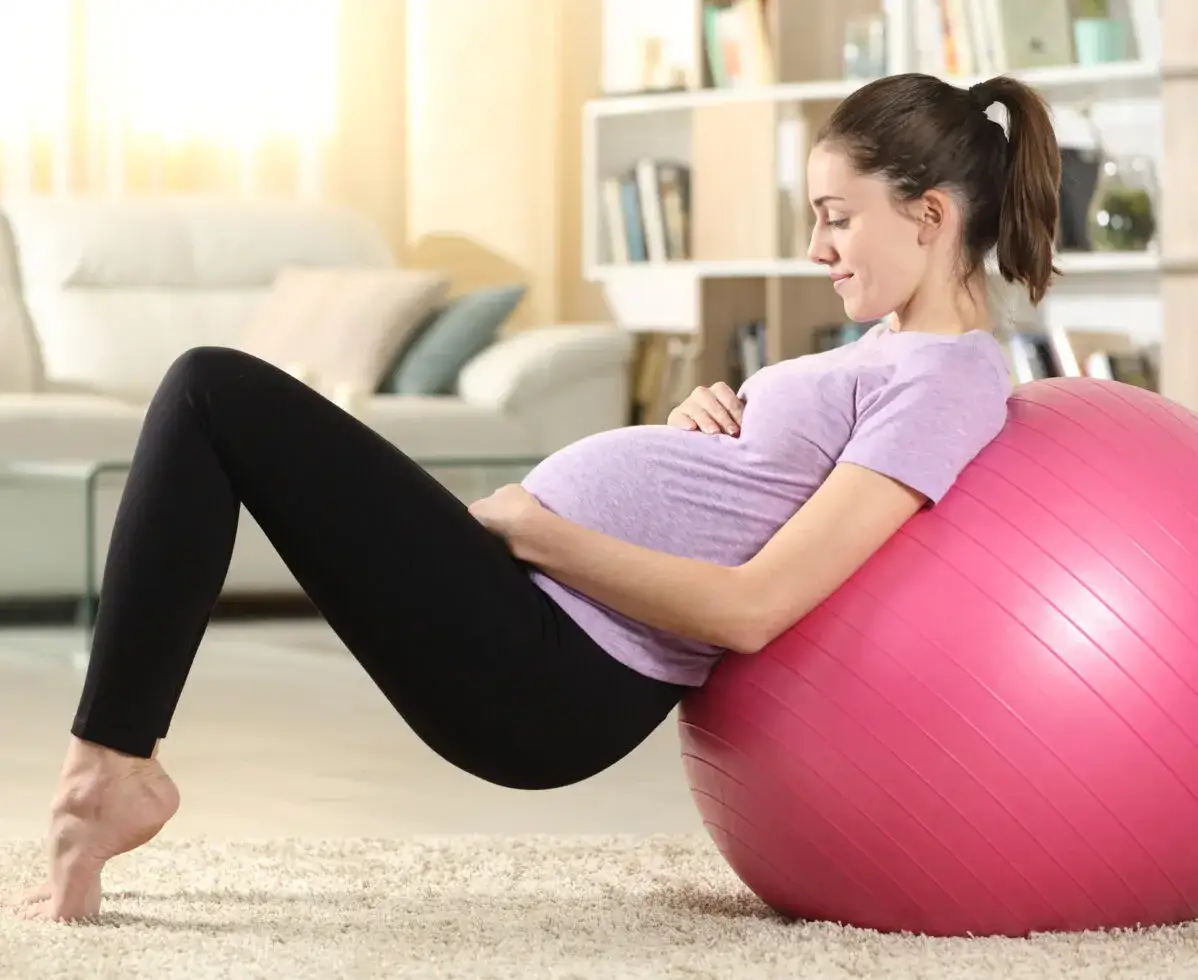 Bezpieczne ćwiczenia w ciąży: Poradnik po trymestrach