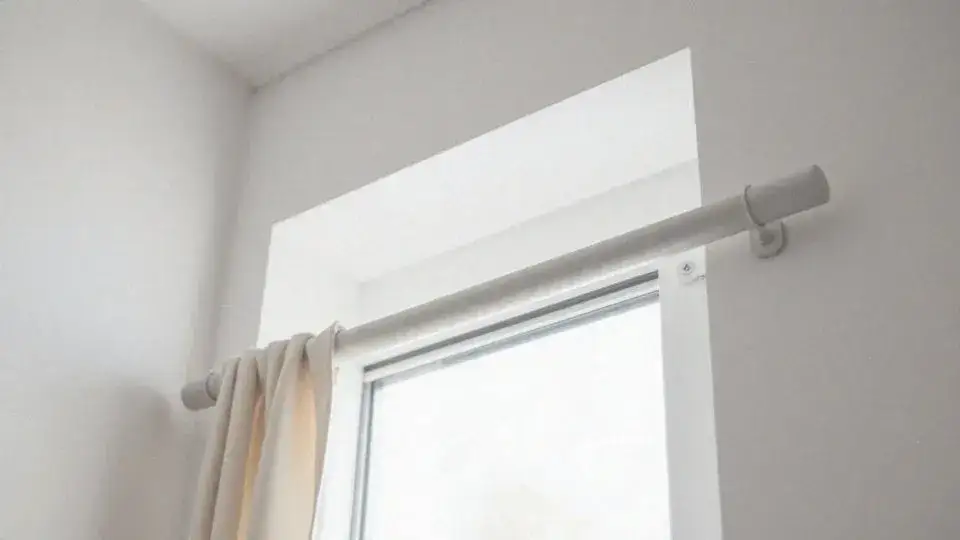 Jak odkręcić karnisz łatwo i bez uszkodzeń ściany