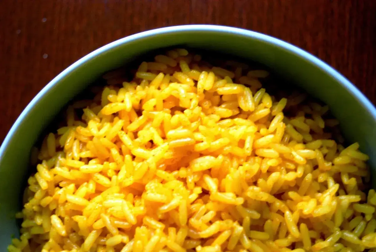 Jak przyprawić ryż? Od nudnego dodatku do gwiazdy obiadu!