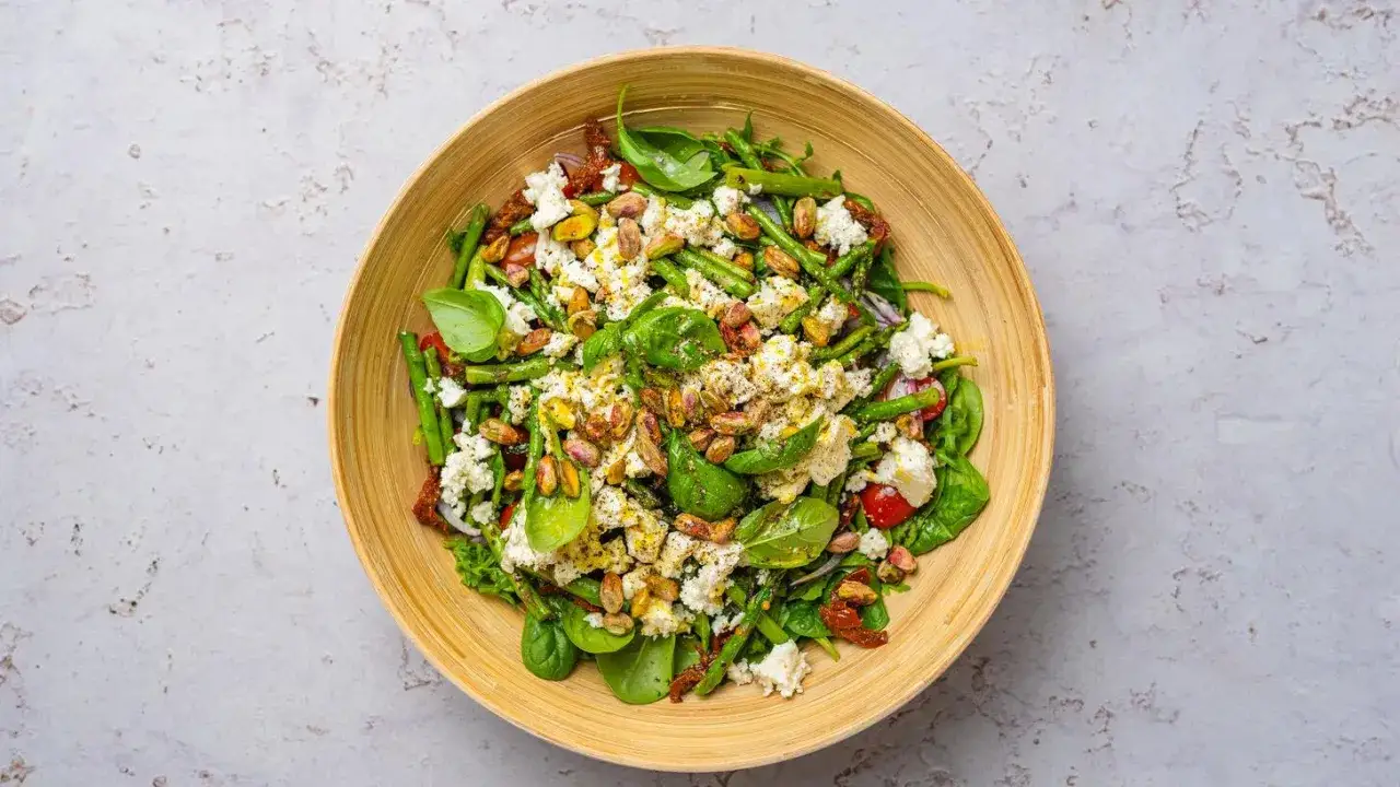 Sałatka z pekińskiej do grilla – idealny dodatek do letnich przyjęć