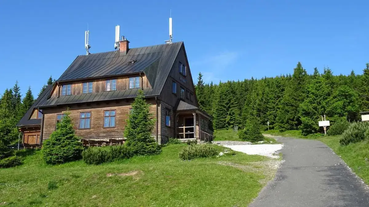 Czy schronisko może odmówić noclegu? Poznaj zasady i wyjątki