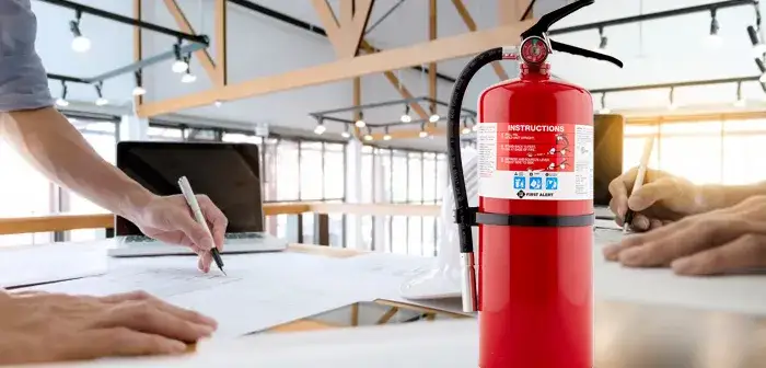 Co ile przegląd gaśnic w budynkach? Nie przegap ważnych terminów!