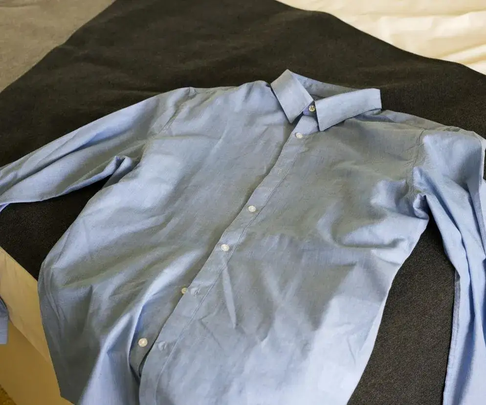 Tajna broń: Jak wieszać koszule po praniu i zapomnieć o żelazku?