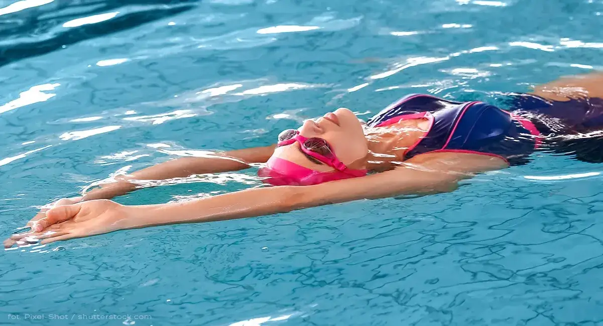 Jaki styl pływania na zdrowy kręgosłup? Ekspert radzi!