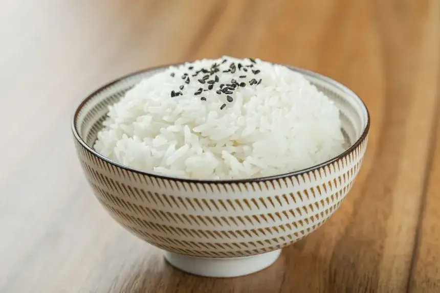 Jak ugotować ryż na sypko? Proste triki na perfekcyjny efekt