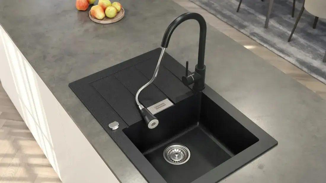 Czym czyścić czarny zlew? Skuteczne triki na lśniący granit!