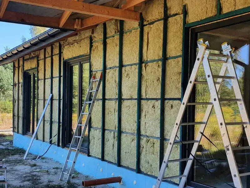 Ile kosztuje metr ocieplenia elewacji? Sprawdź, co wpływa na ceny