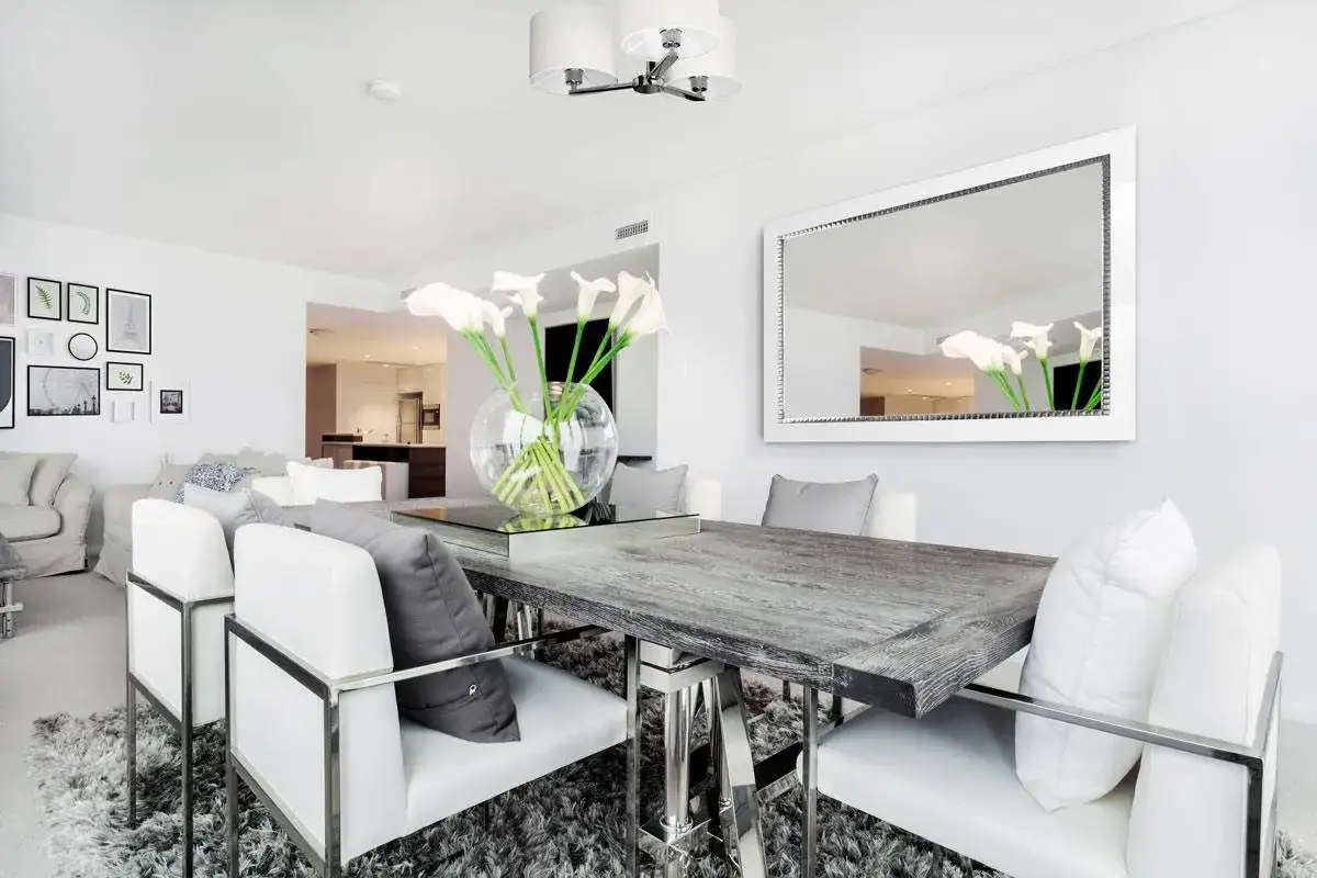 Jadalnia z lustrem: Idealna wysokość i proporcje unikaj błędów!