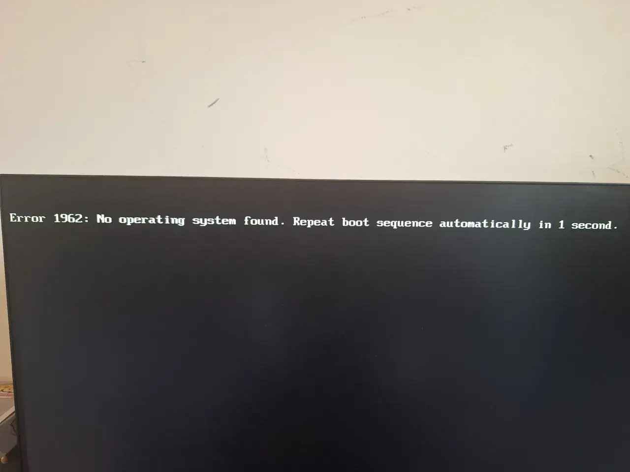 Błąd 1962: Nie znaleziono systemu operacyjnego. Powtarzanie sekwencji rozruchu. To może być problem z dyskiem, który kiedyś był częścią american megatrends.