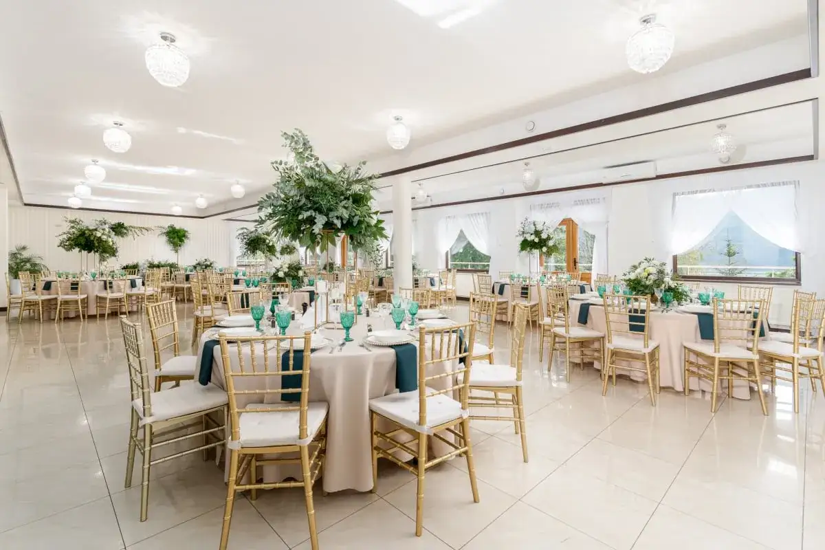 Przeróbka sukni ślubnej na wieczorową: Jak dać jej drugie życie?