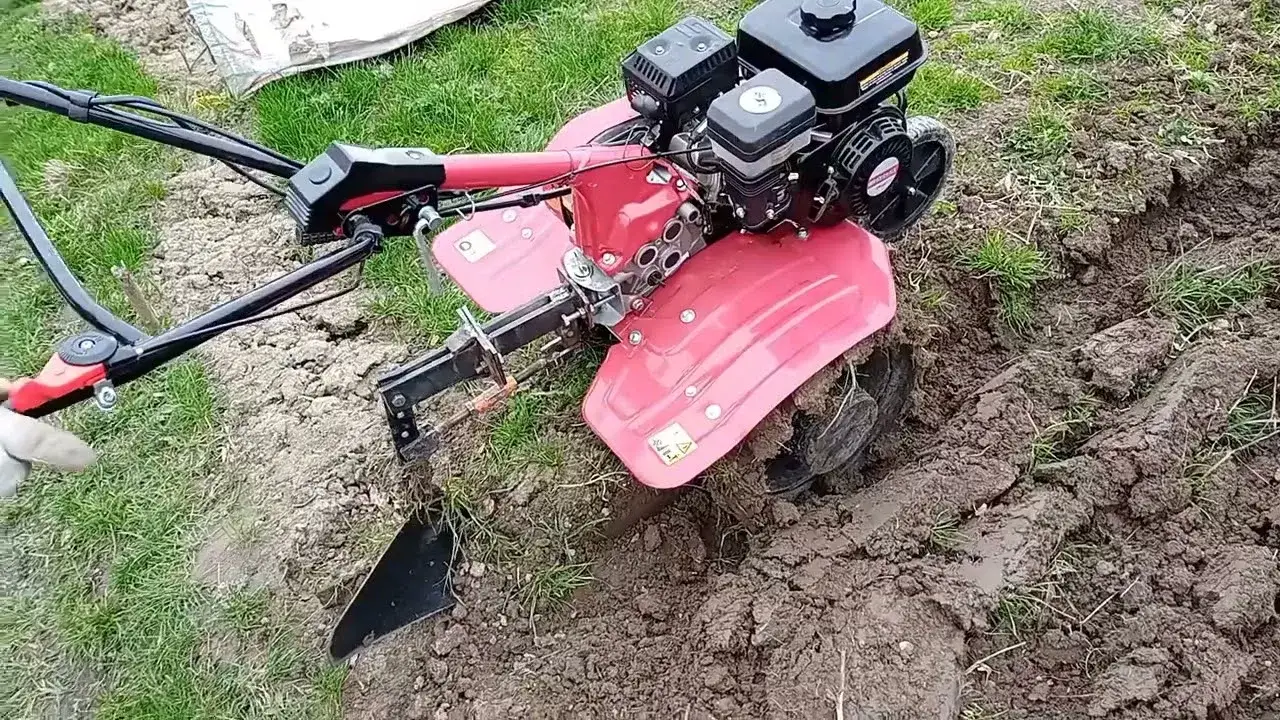 Jak zamontować pług do glebogryzarki - uniknij typowych błędów