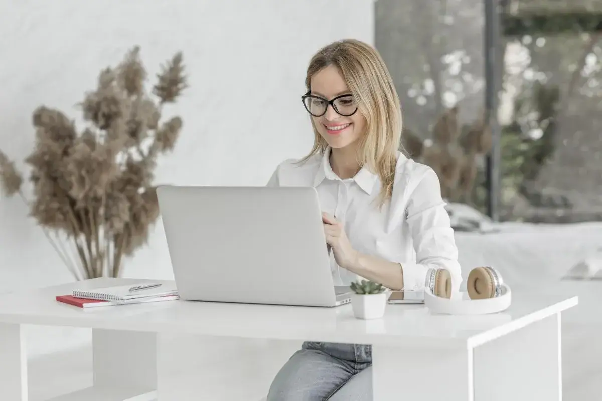 E nauczanie co to? Poznaj kluczowe informacje i korzyści z nauki online