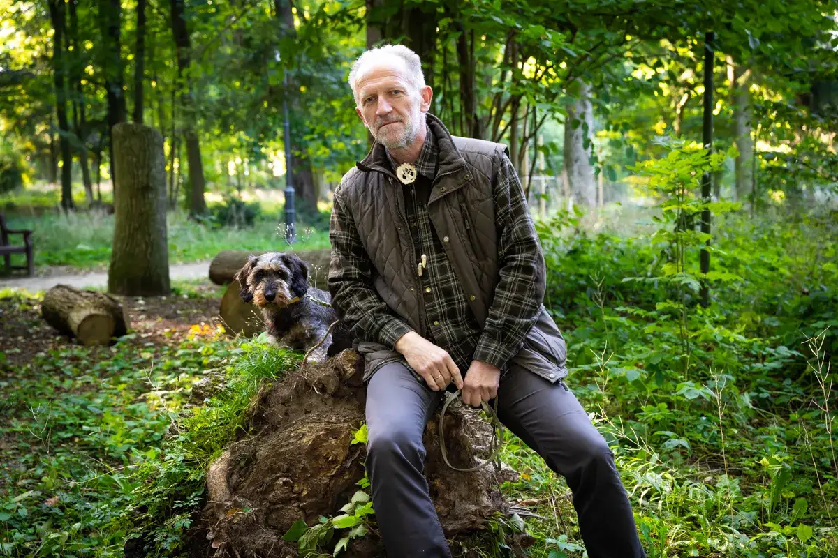 Stachura "Człowiek człowiekowi": Wilcza natura i iskra nadziei