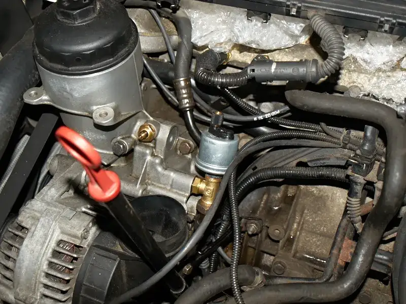 Gdzie jest czujnik temperatury silnika BMW E46? Znajdź go łatwo!