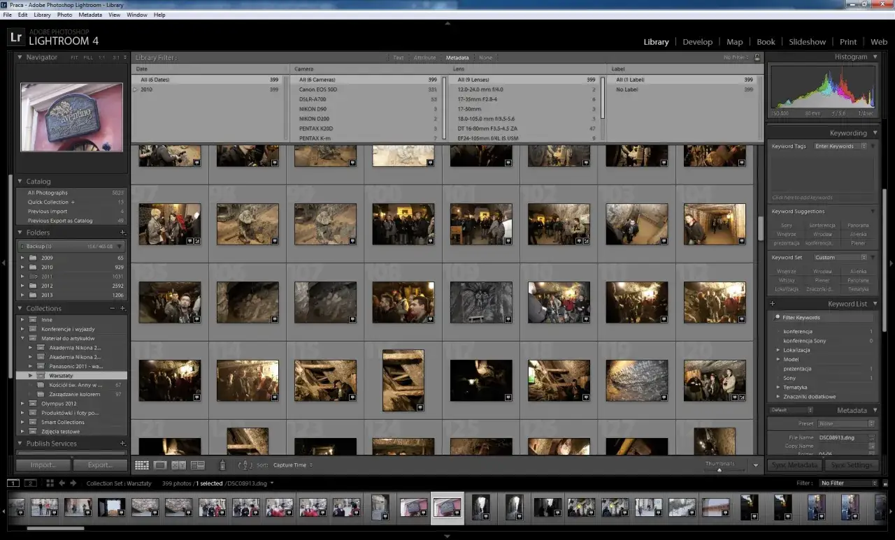 Katalogowanie zdjęć w Lightroom. Widok siatki z miniaturami, panele metadanych i słów kluczowych.