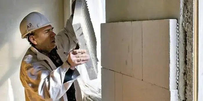 Jak ocieplić budynek od wewnątrz i uniknąć problemów z wilgocią