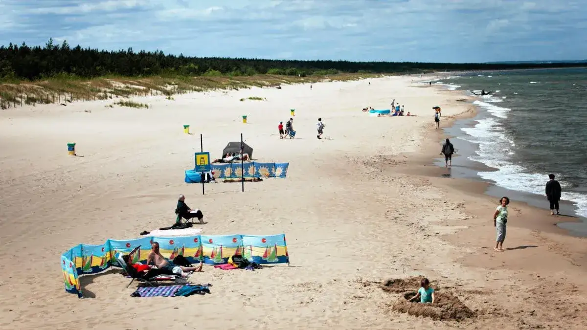 Szybko nad Bałtyk z Warszawy? Sprawdź, jak dojechać i gdzie jechać!