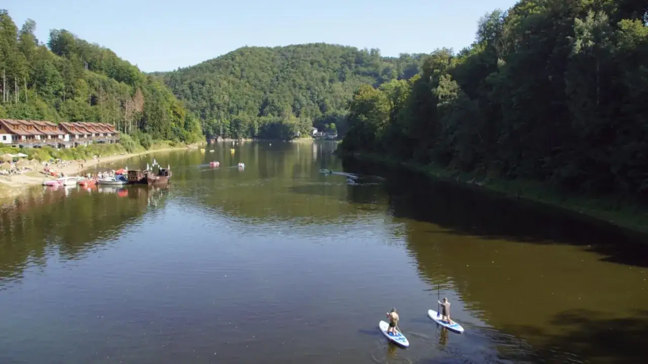 Top 5 jezior na Dolnym Śląsku dla rodzin z dziećmi wybierz idealne!