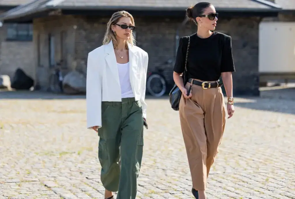 Spodnie 7/8: Stylizacje, które nie skracają nóg! Porady ekspertki.