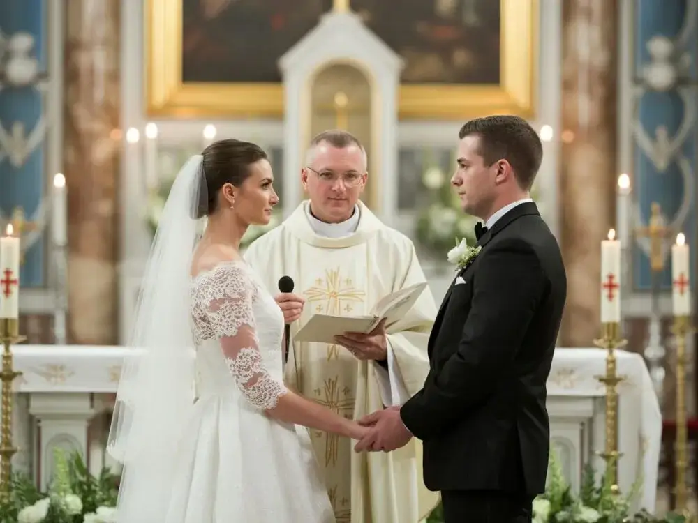 Ślub kościelny: Ile trwa msza, a ile bez? Sprawdź czas ceremonii