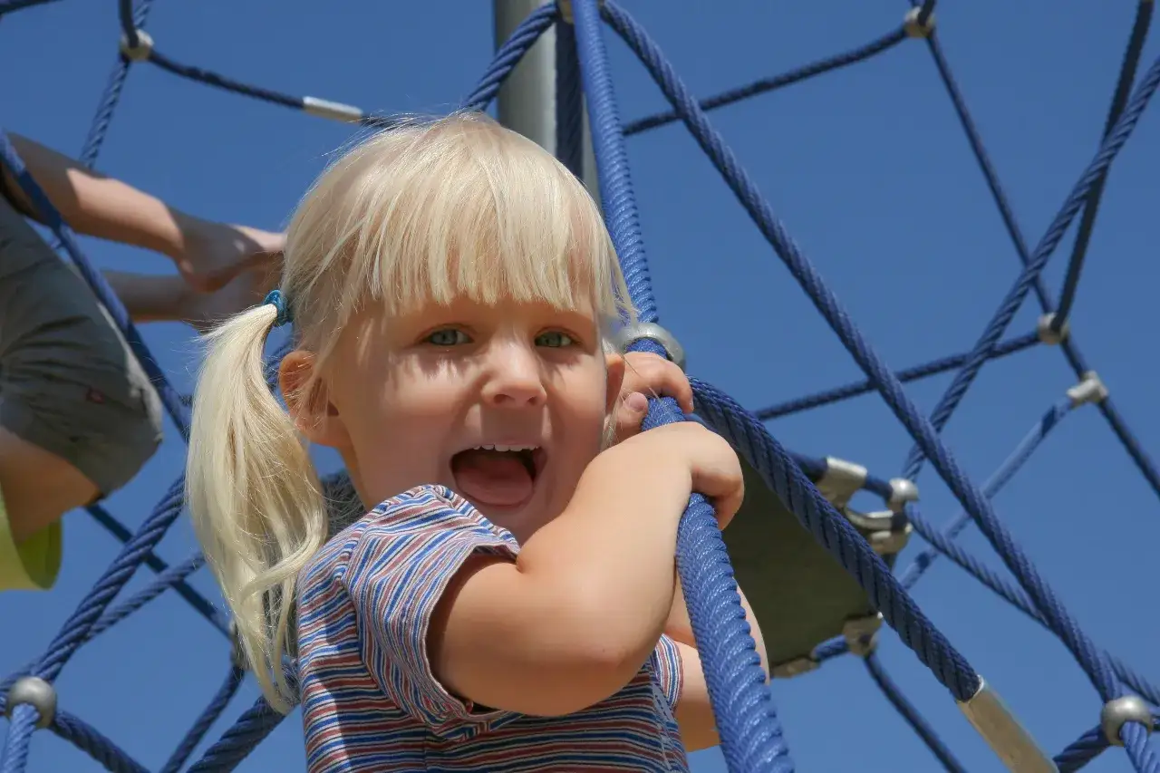 Co możemy znaleźć na placu zabaw? Odkryj atrakcje dla dzieci