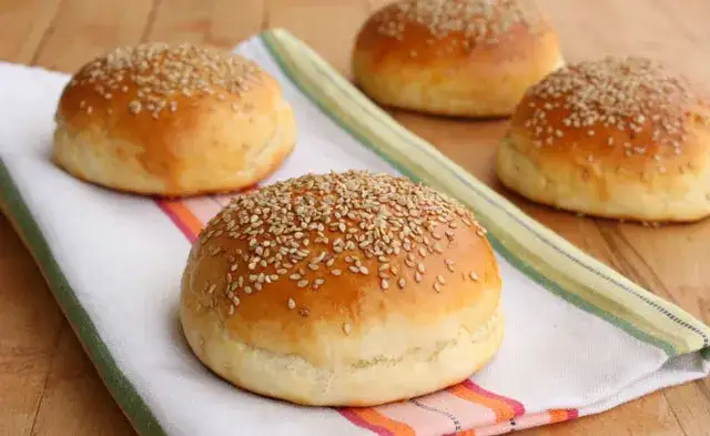 Pains Burger Maison : Recette Inratable pour un Moelleux Parfait