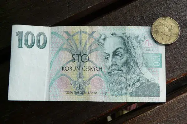 Jaka waluta obowiązuje w Pradze? Wszystko o koronie czeskiej i płatnościach