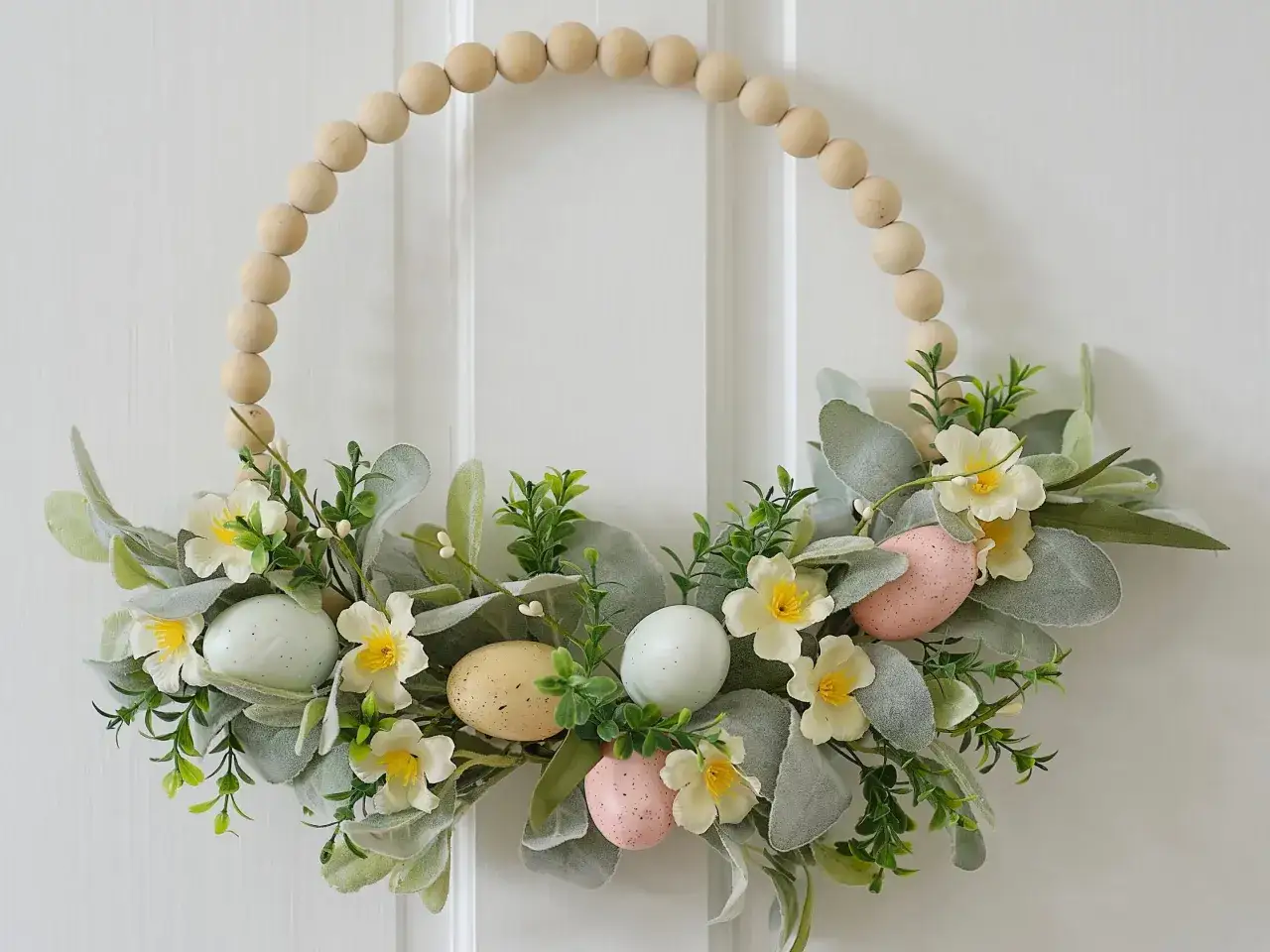 Salon na Wielkanoc: Jak stworzyć magiczne dekoracje? Porady!