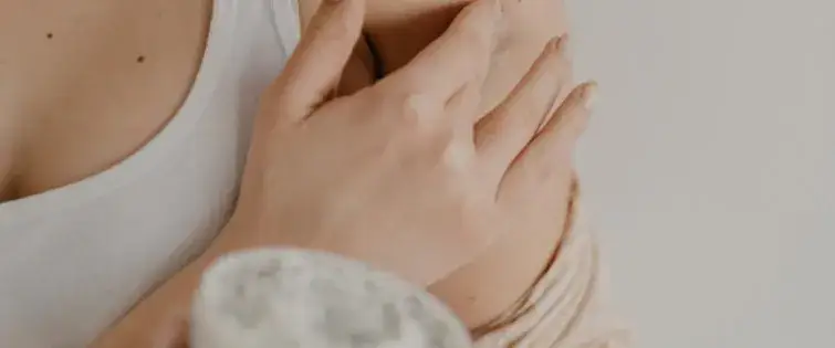 Co to jest peeling i jak może poprawić wygląd Twojej skóry