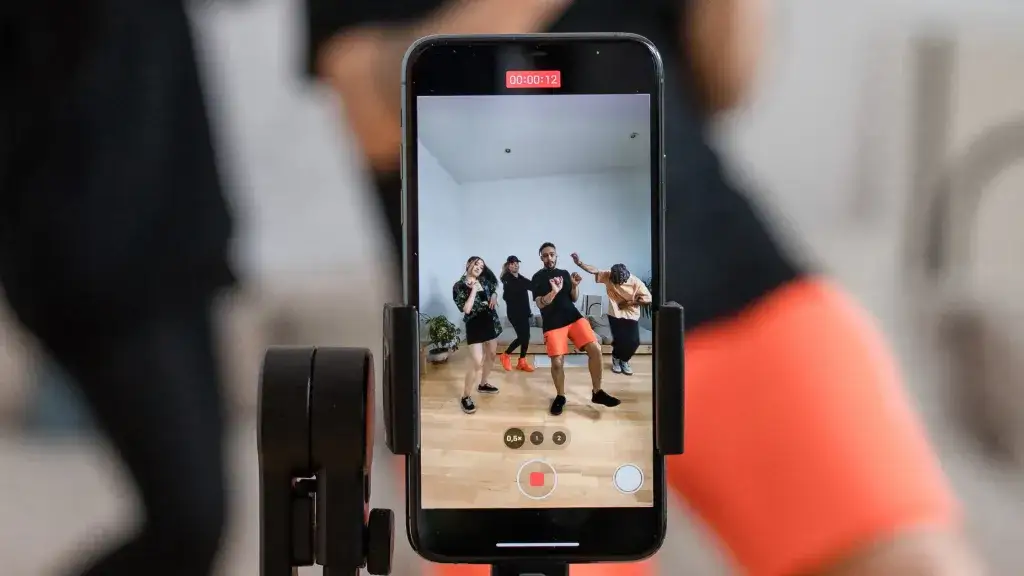 Jak zrobić rolkę na Instagramie, aby przyciągnąć uwagę i zwiększyć zasięg