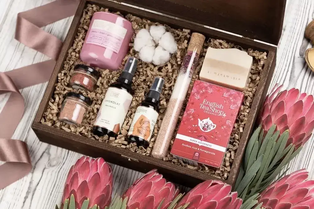 Najlepsze pomysły na prezent dla przyjaciółki, które ją zaskoczą