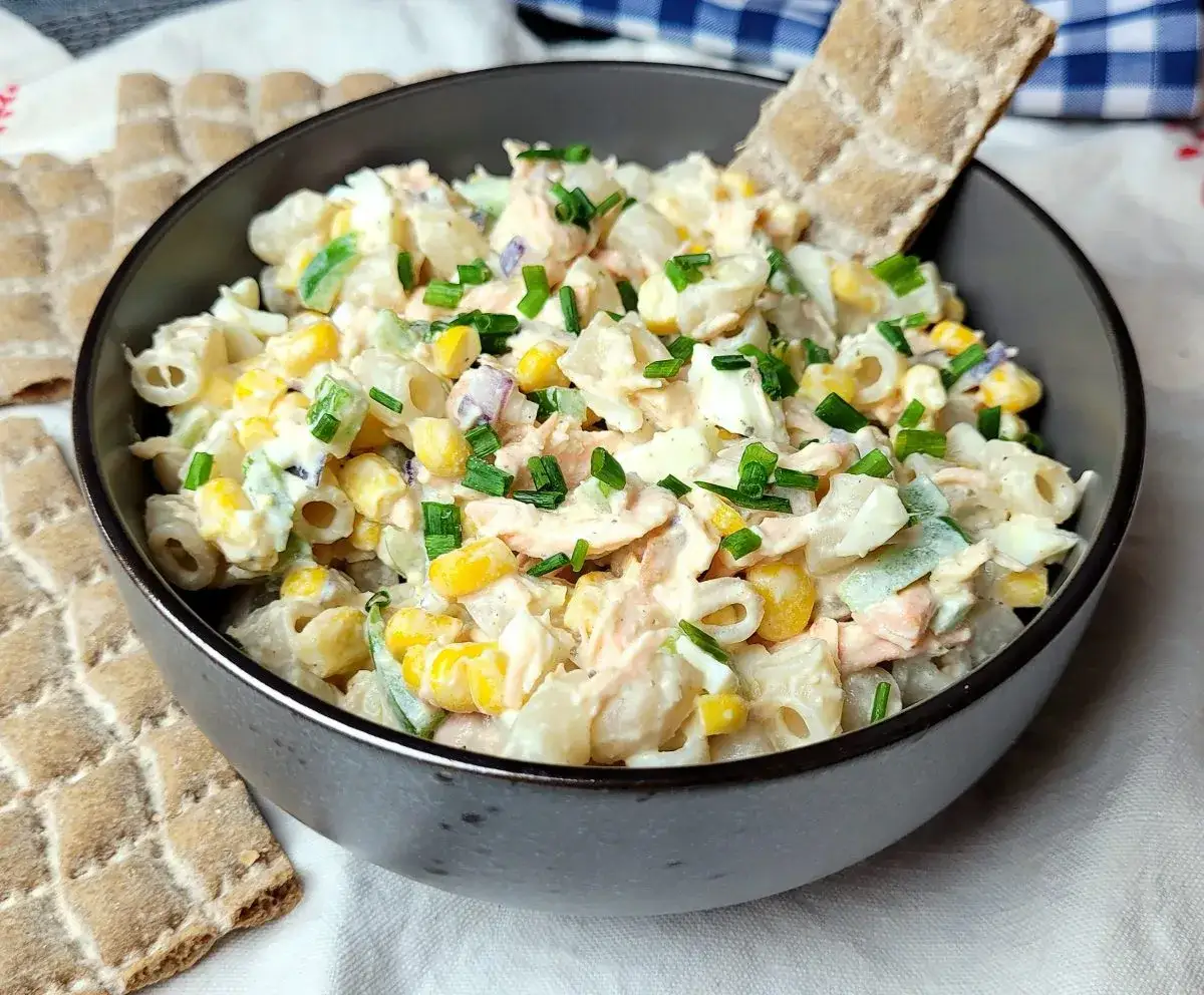 Najlepsze sałatki do łososia pieczonego, które zachwycą Twoje podniebienie