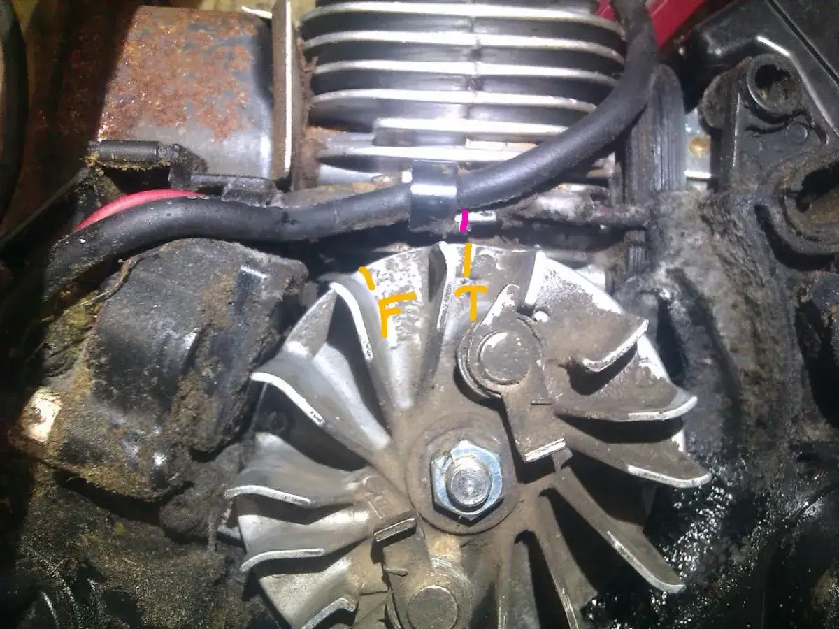 Kosiarka szarpie? Ustaw zapłon w kosiarce spalinowej sam!