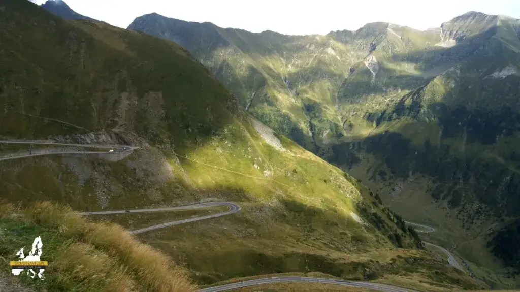 Niezapomniane trasy motocyklowe w Europie: Alpy, Rumunia i więcej