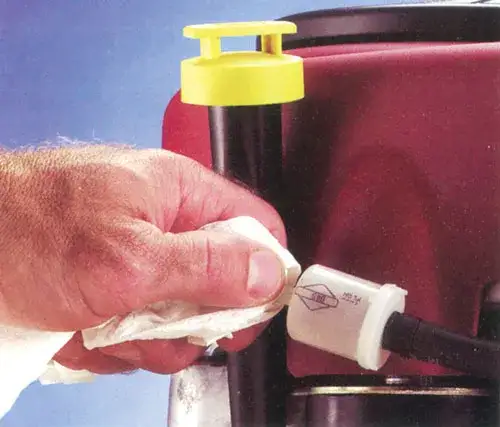 Gdzie jest filtr paliwa w kosiarce spalinowej - znajdź go łatwo i szybko