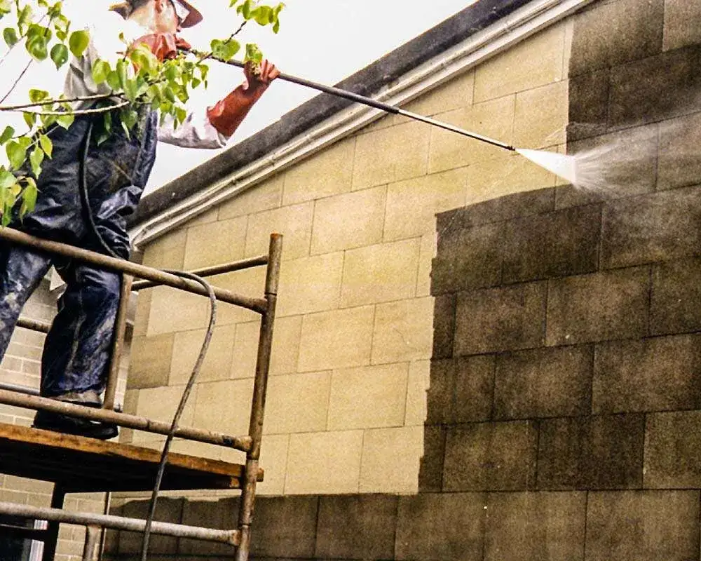 Ile kosztuje mycie elewacji Karcherem? Ceny i ważne czynniki