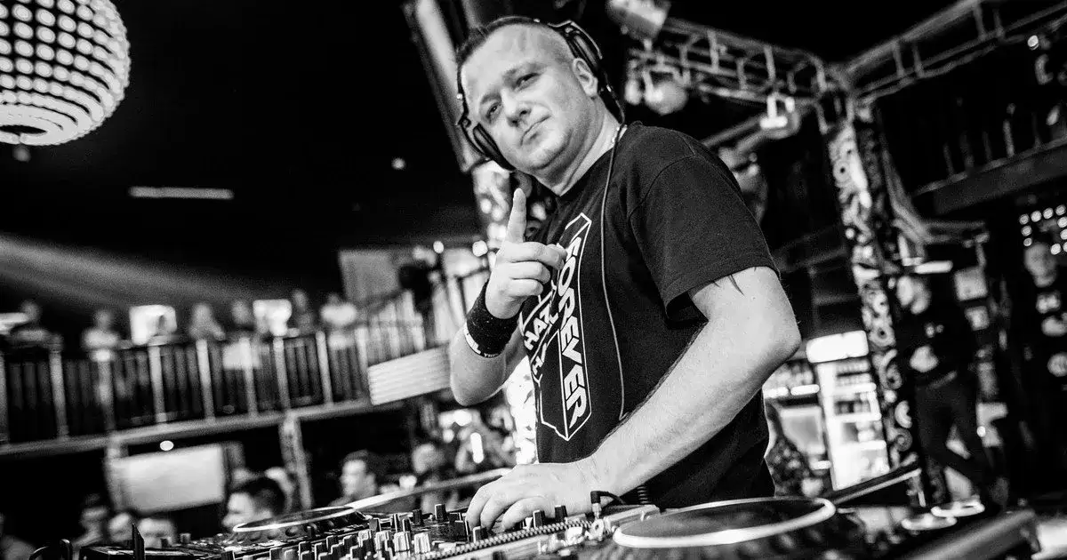 Ile bierze DJ Hazel za występ? Sprawdź, co wpływa na cenę!