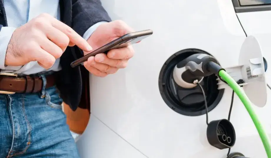 Jak rozliczyć ładowanie samochodu elektrycznego w domu i zaoszczędzić