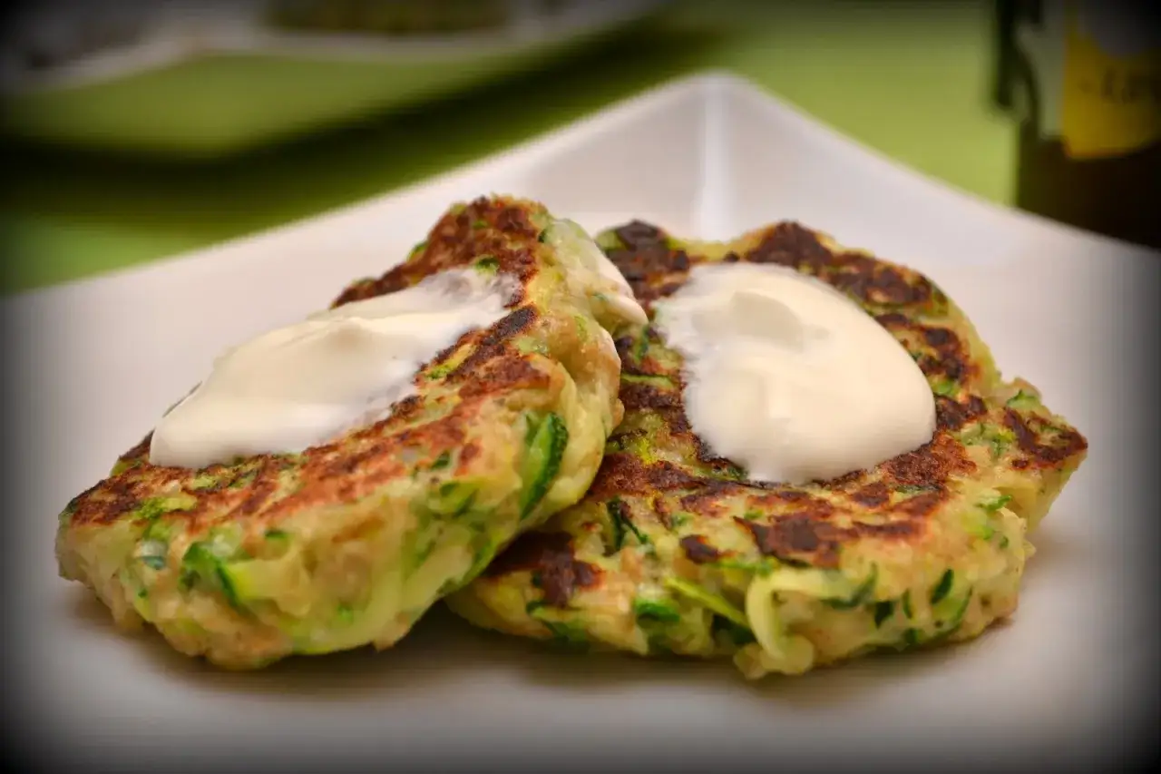 Ile kalorii mają placki z cukinii? Zaskakujące wartości odżywcze