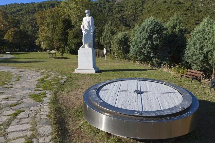 Gdzie urodził się Arystoteles? Fascynujące fakty o Stagirze w Grecji