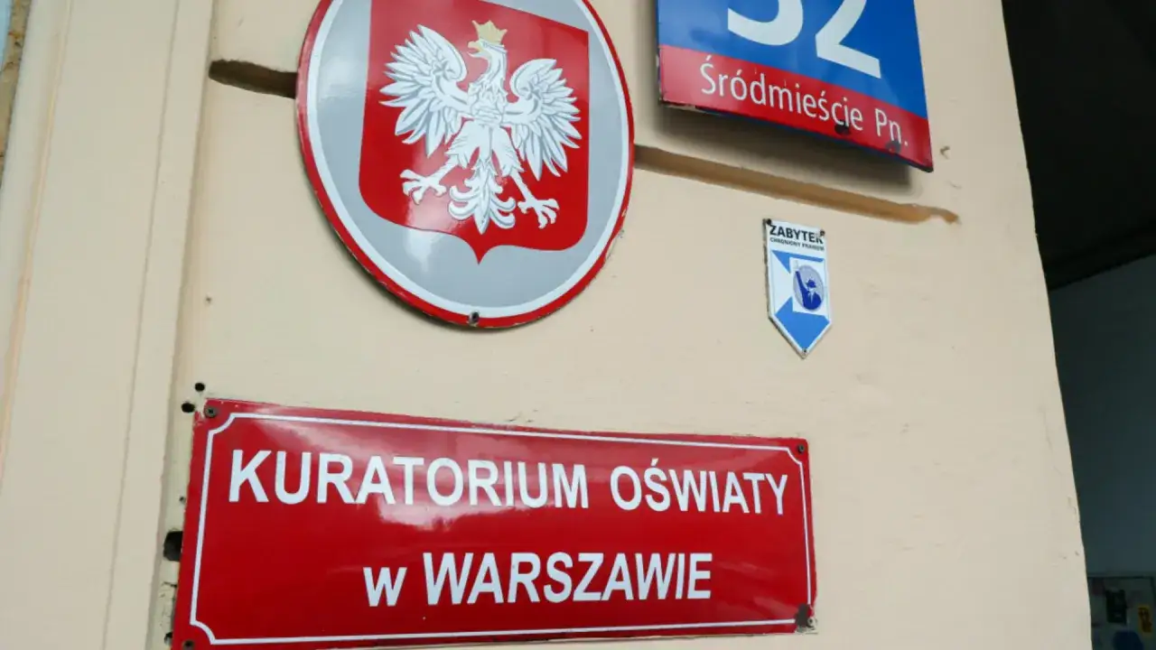Ile zarabia pracownik kuratorium oświaty? Zaskakujące różnice w płacach
