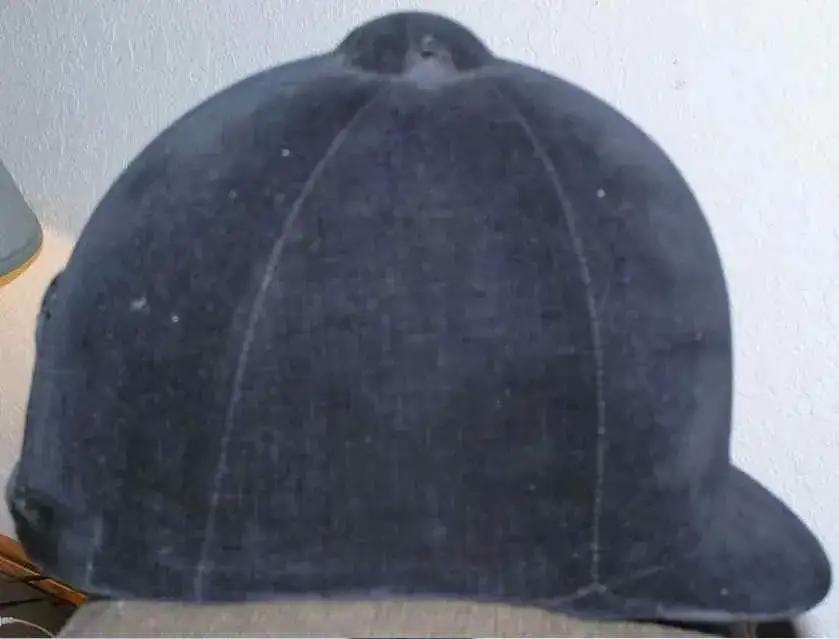 Toczek jeździecki czy kask: poznaj różnice i wybierz bezpiecznie