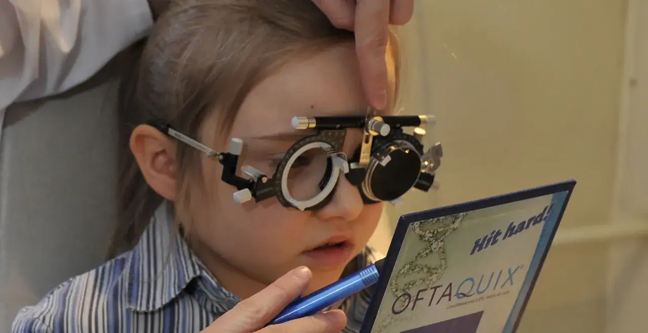 Krótkowzroczność u dzieci: Czy leczenie jest możliwe? Skuteczna kontrola.