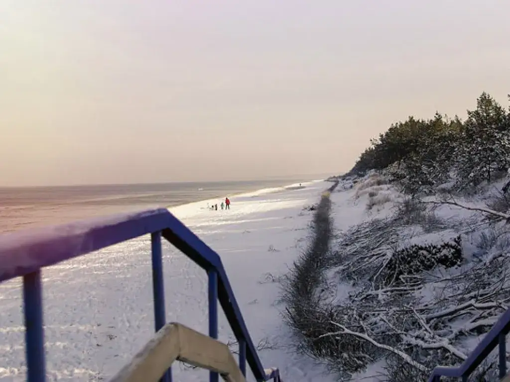 Kołobrzeg zimą: Odkryj spokój, jod i atrakcje poza sezonem!