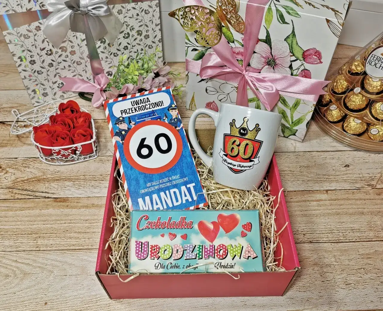Jak zaskoczyć 60-latka? Niebanalne pomysły na box urodzinowy