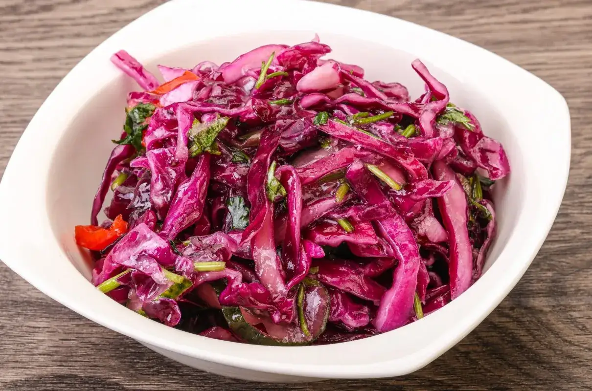 Surówka z czerwonej kapusty jak z kebaba? Poznaj mój sekretny przepis!