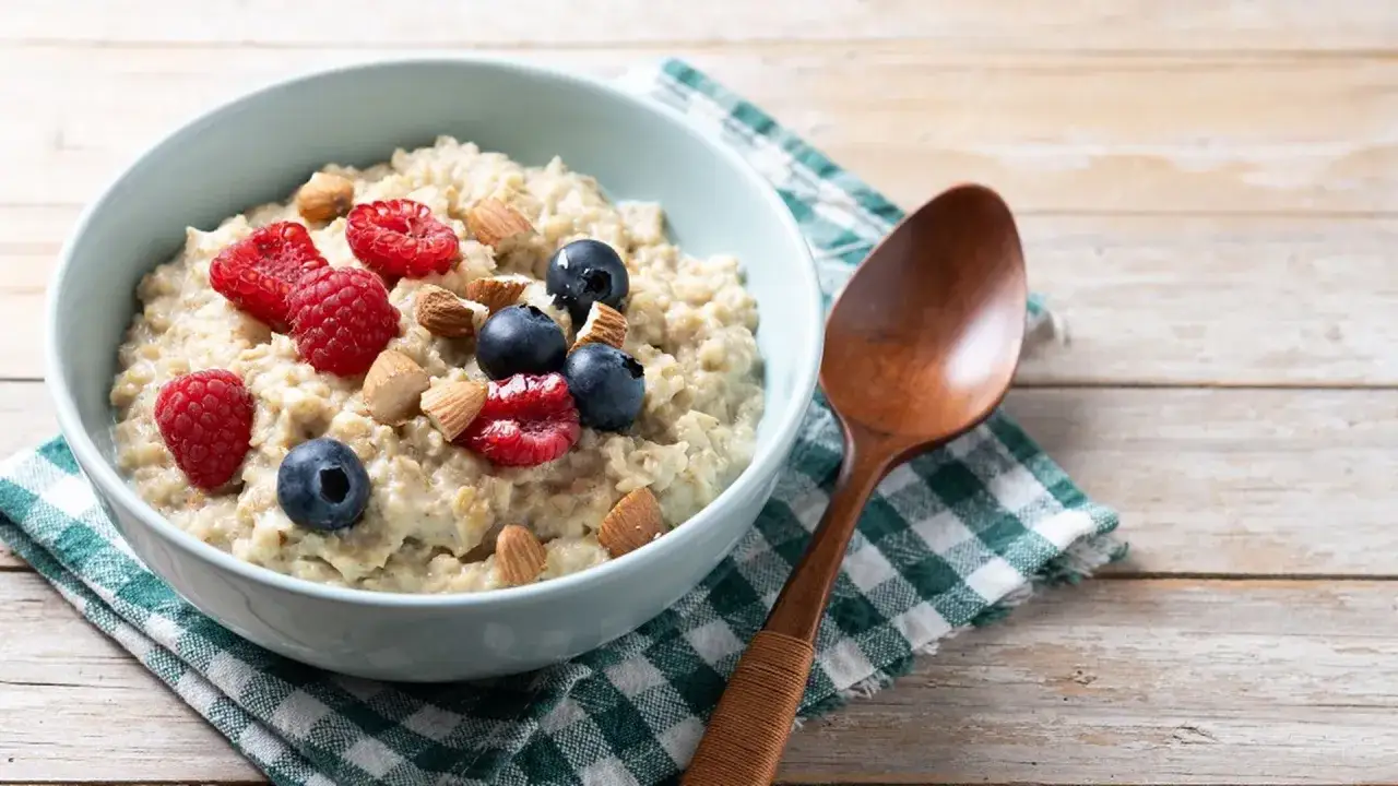 Przepis na zdrową owsiankę: Odkryj sekrety idealnego śniadania
