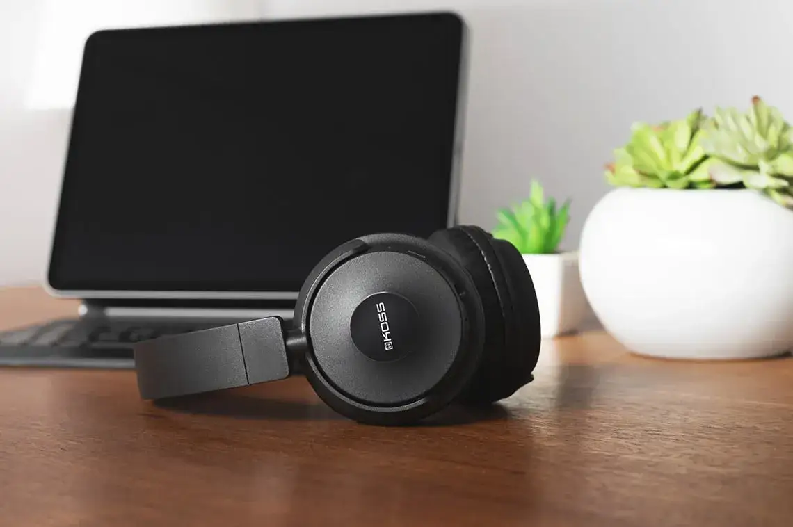 Jakie słuchawki do 200 zł - najlepsze modele, które nie rozczarują