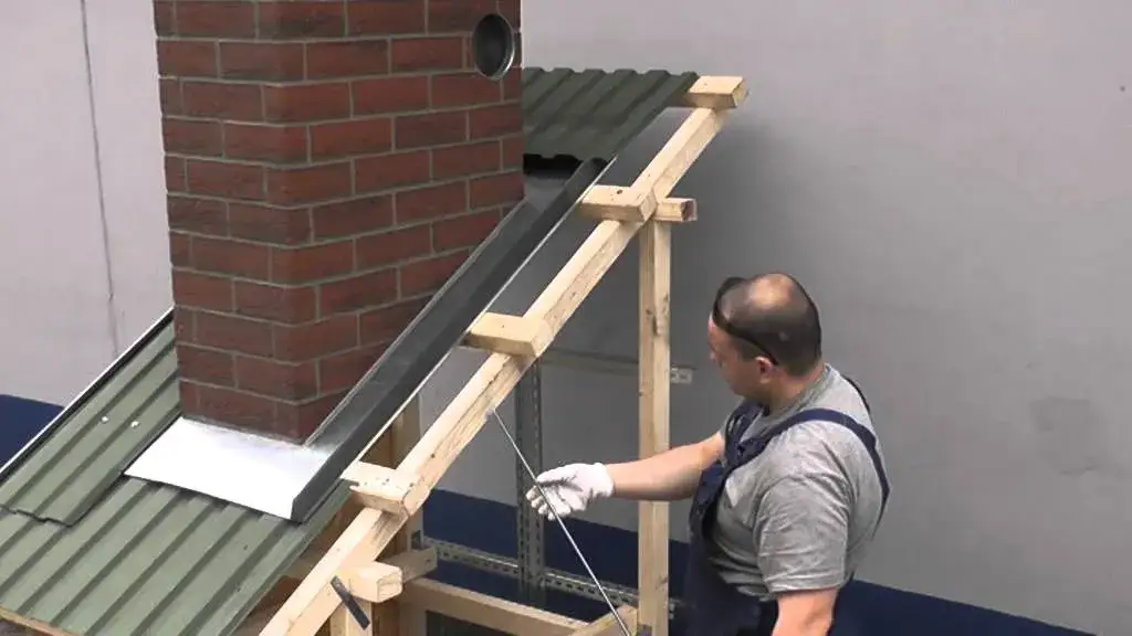 Jak okuć komin blachą krok po kroku i uniknąć błędów przy montażu