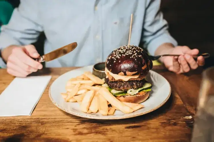 Gdzie zjeść w Gdańsku Brzeźnie? Odkryj najlepsze restauracje i smaki